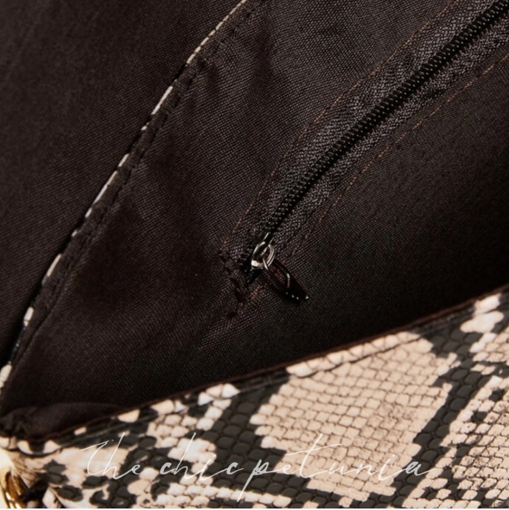 Crossbody Bag - Picture 3 of 5